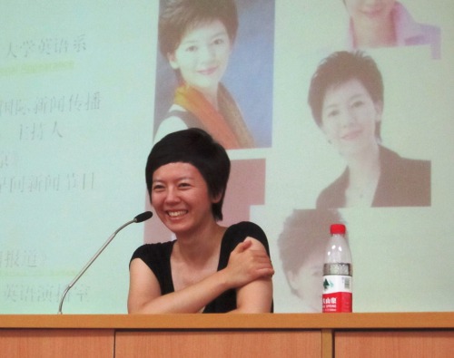 图片说明:刘海宁向学生畅谈自己学习工作的心路历程