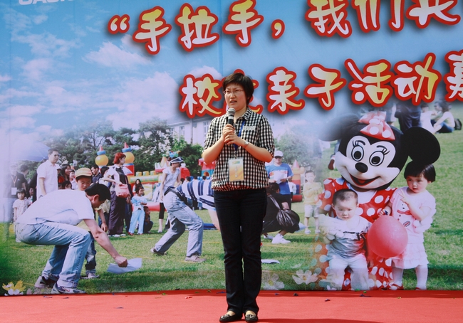 商学院分党委书记马玲致辞