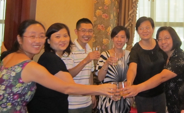 师生干杯